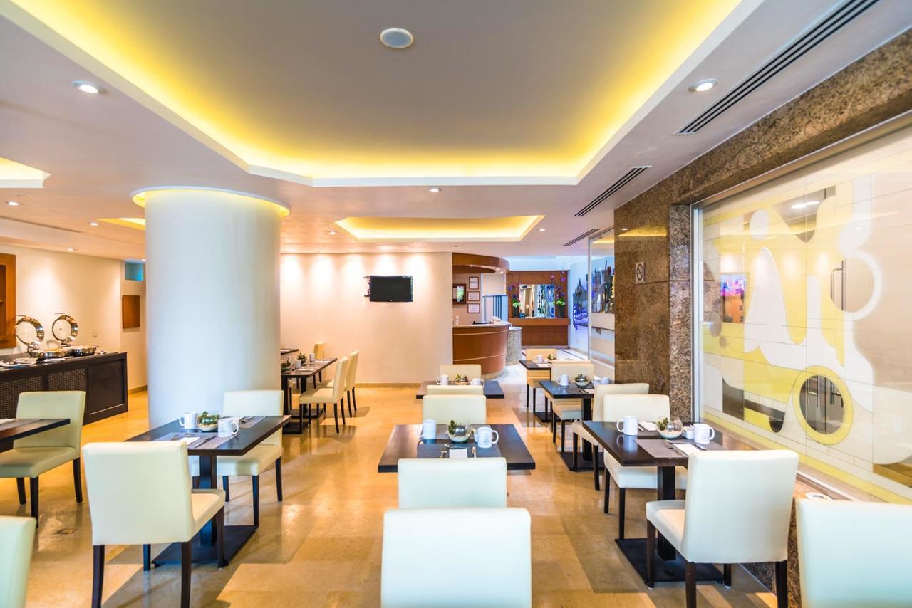 Eurostars Zona Rosa Suites Meksyk Zewnętrze zdjęcie The lounge at the airport